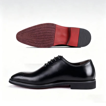 🎩 Um sapato pensado para homens que entendem que elegância não precisa anunciar — ela simplesmente é percebida.