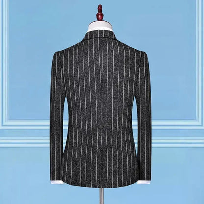 Terno Masculino Coreano 3 Peças com Risca Vertical – Elegância Executiva de Alto Padrão
